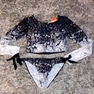 2 piece long sleeve swimsuit swimwear size small New with tags bikini